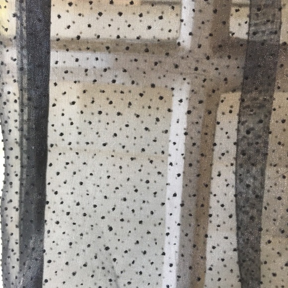 Sheet top with small polka dots and tie at neck - Picture 2 of 3